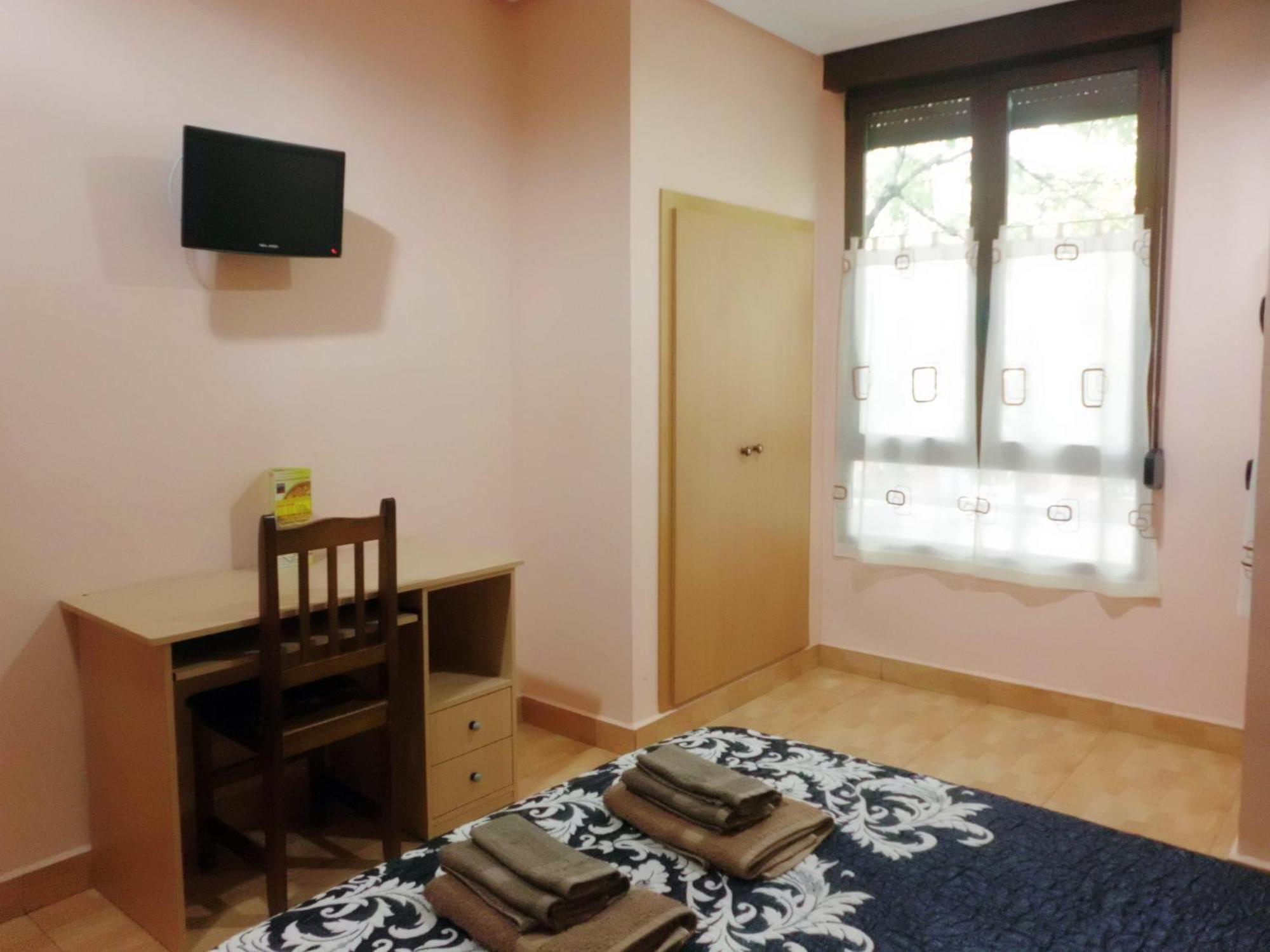 Hostal Abastos Валенсія Екстер'єр фото