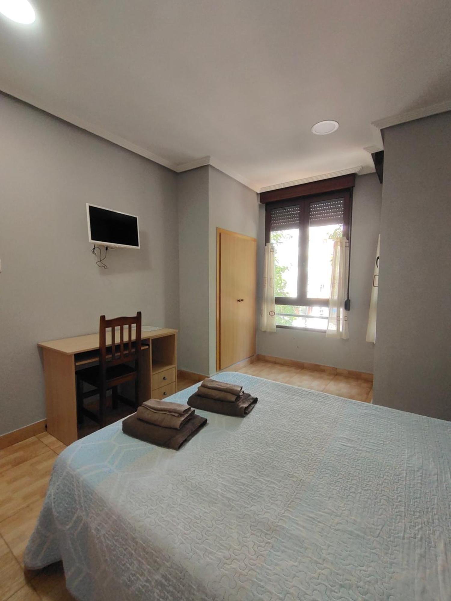 Hostal Abastos Валенсія Екстер'єр фото